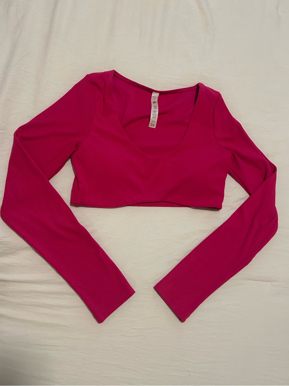 Women's Hot Pink ALO Long Sleeve Scoop Neck Crop Top